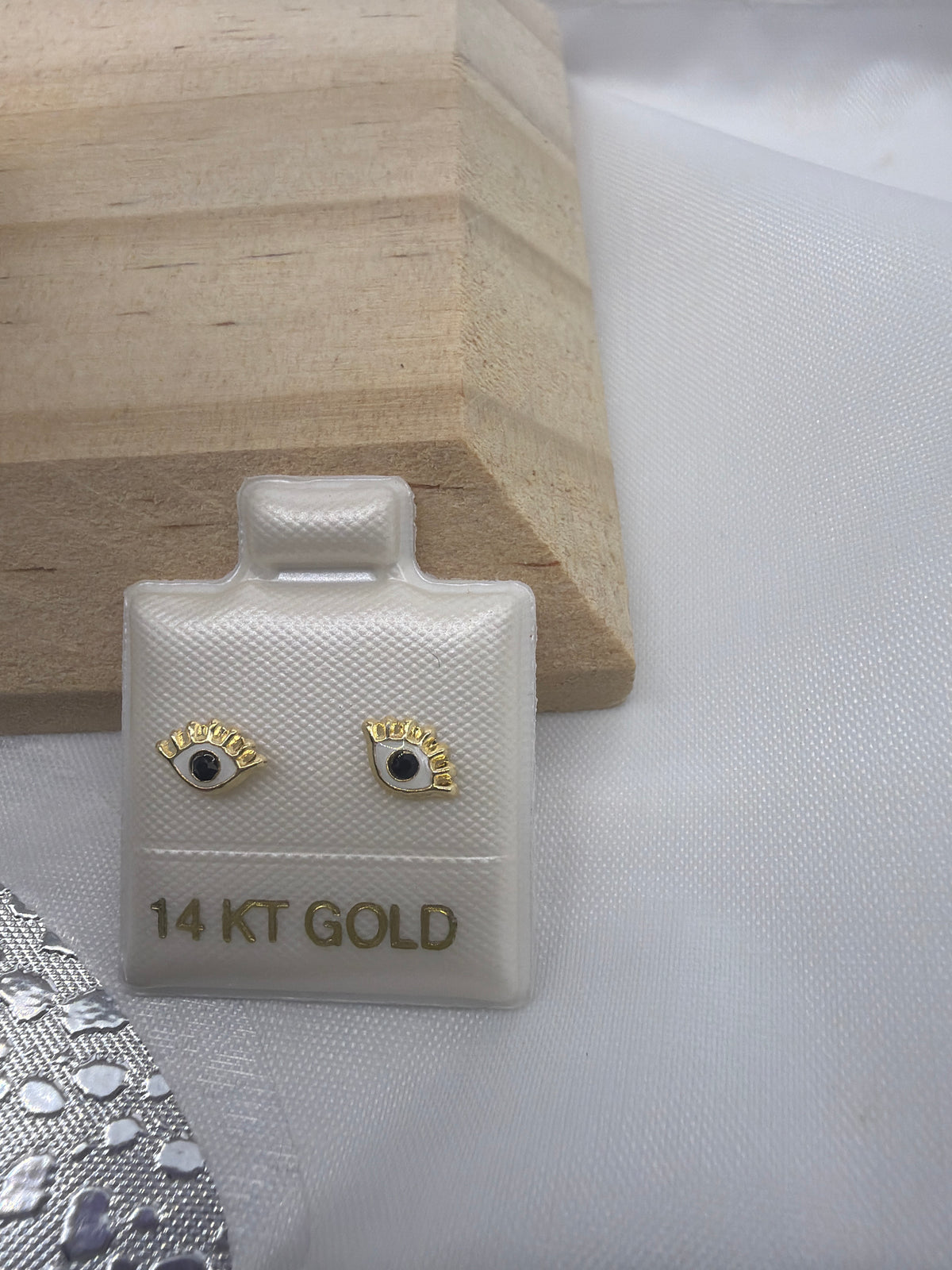 ✨ Aretes Ojo Oro 14K – 14K Gold Eye Stud Earrings