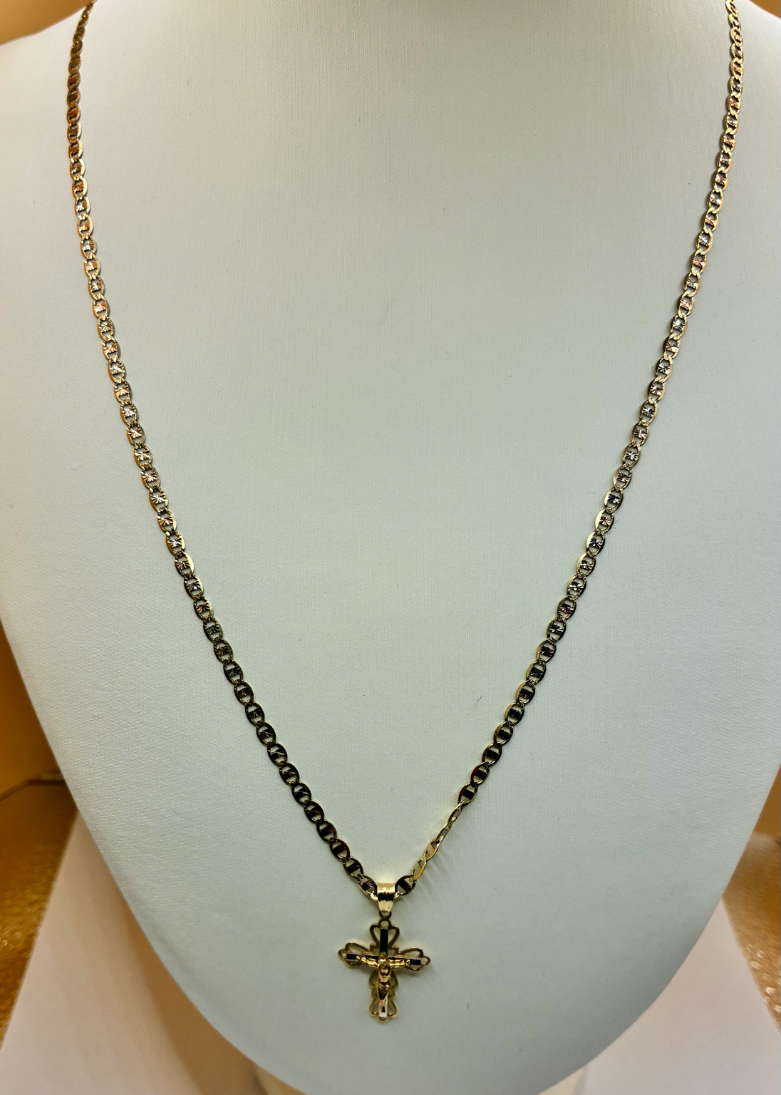 14K GOLD  CHAIN WITH CRUCIFIX PENDANT
