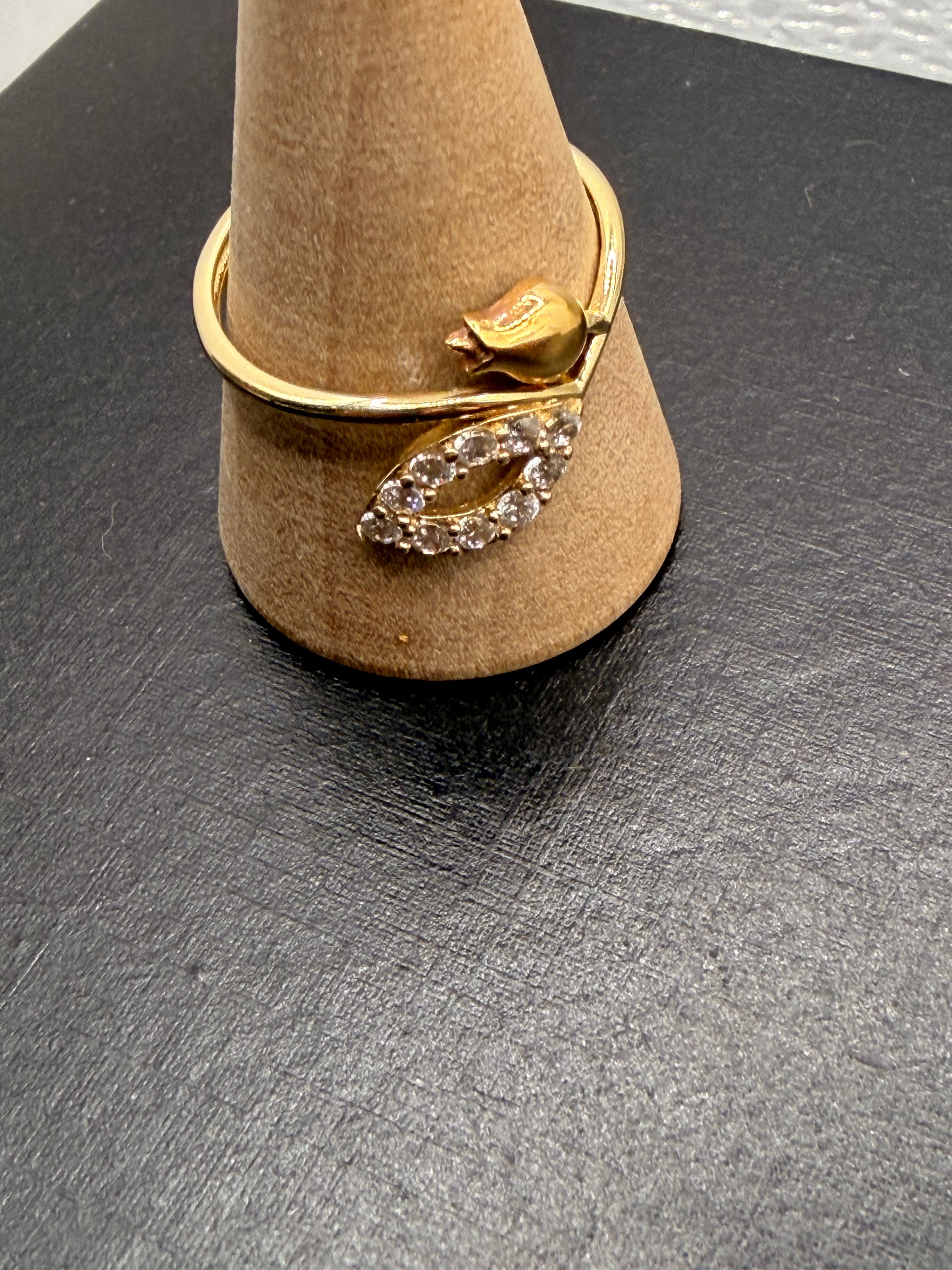 🌷 Anillo Tulipán Brillante – Oro 14K
