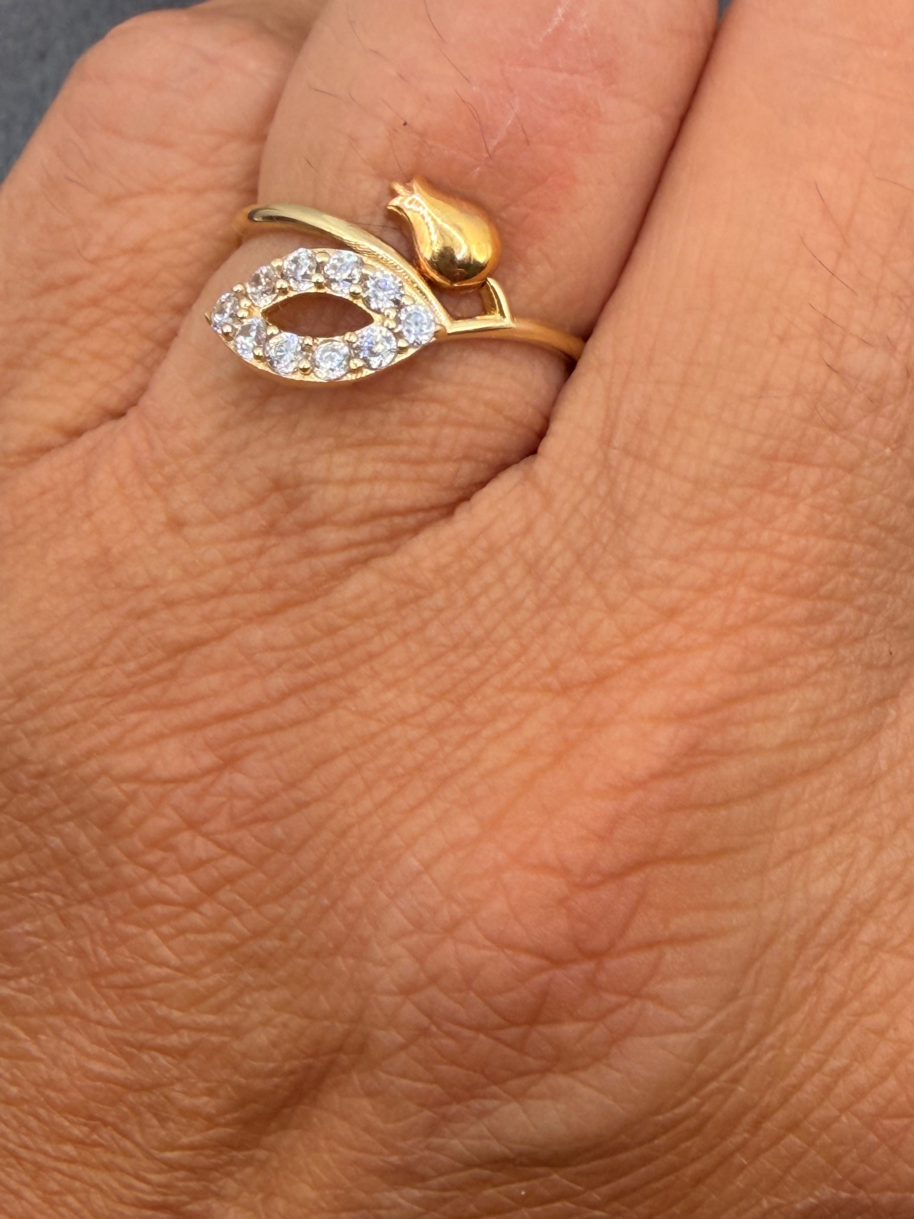 🌷 Anillo Tulipán Brillante – Oro 14K